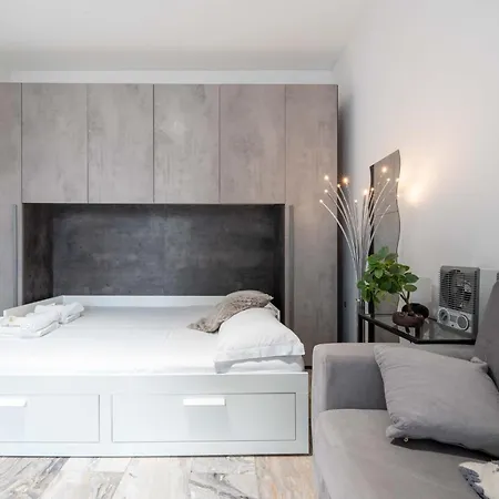 Apartament 12 Centro Parking Free Mediolan